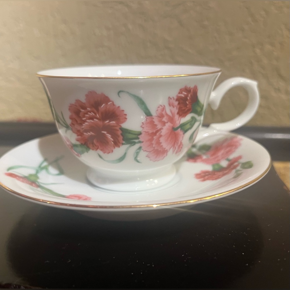 JANUARY Vintage AVON 1991 ‘Blossoms of the Month’ January Teacup & Saucer - Picture 9 of 10